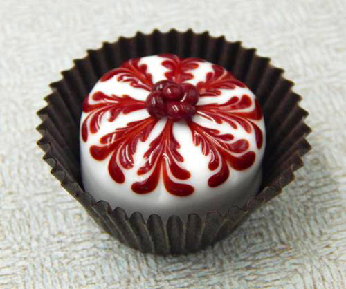 HG-070 Treats with Embellished Design, white chocolate $49 at Hunter Wolff Gallery